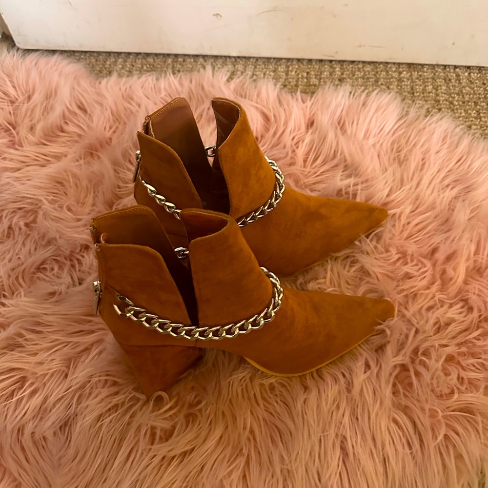 Size 6 forever 21 boots worn once